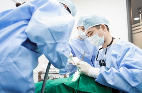 공포감 완화와 통증에 대한 부담을 줄일 수 있습니다.